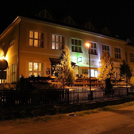 Hotel Obecná Škola Svatý Jan pod Skalou Exterior foto