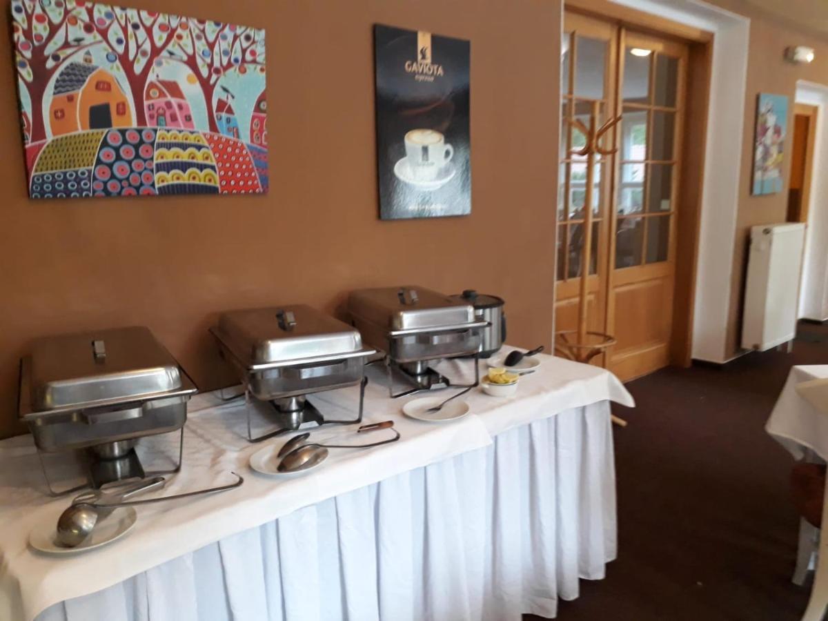 Hotel Obecná Škola Svatý Jan pod Skalou Exterior foto
